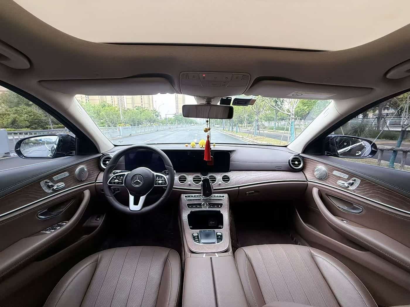 Mercedes-Benz E-Class 2021 — Фото 9/9