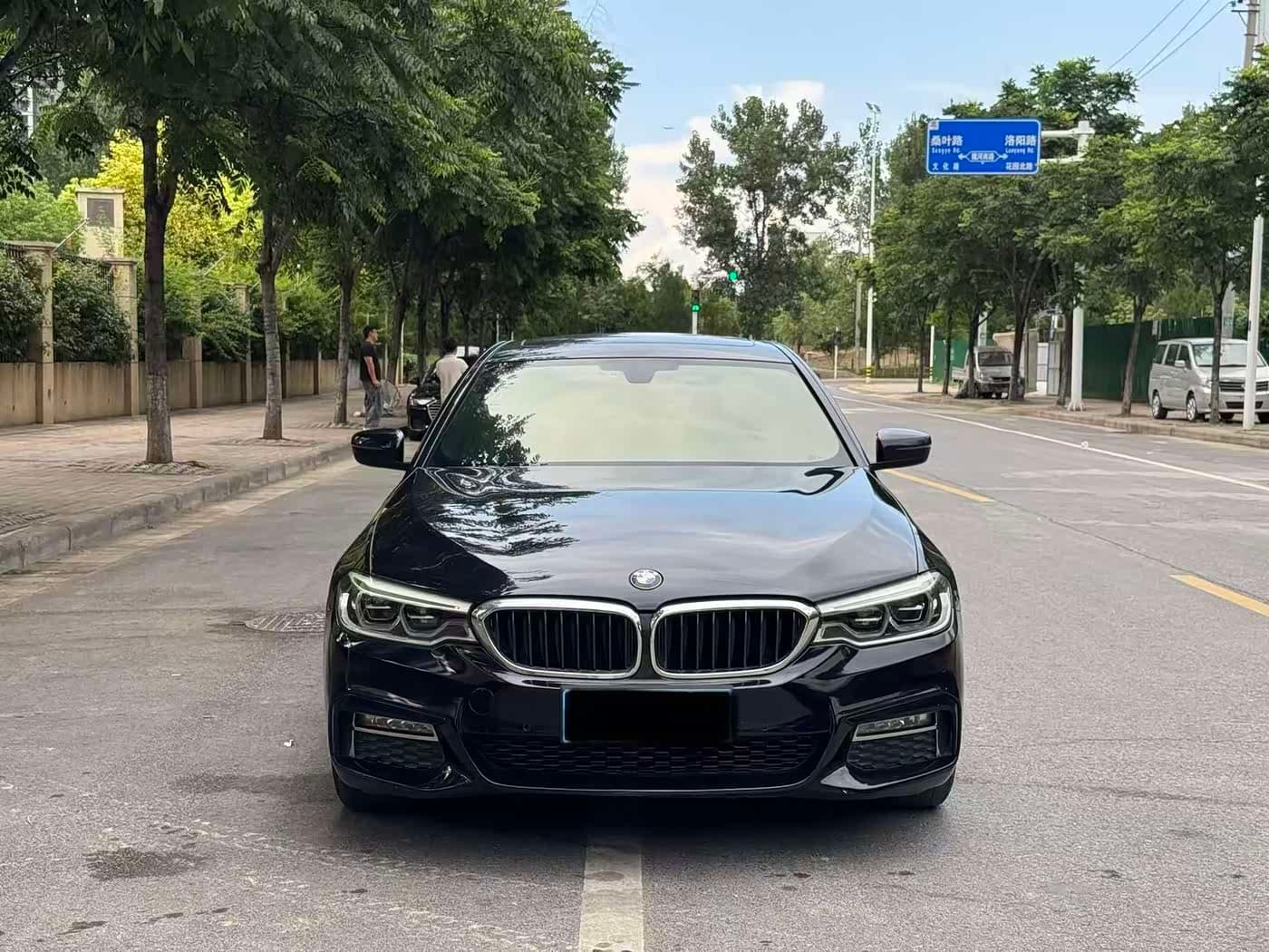 BMW 5 Series 2018 — Фото 1/10