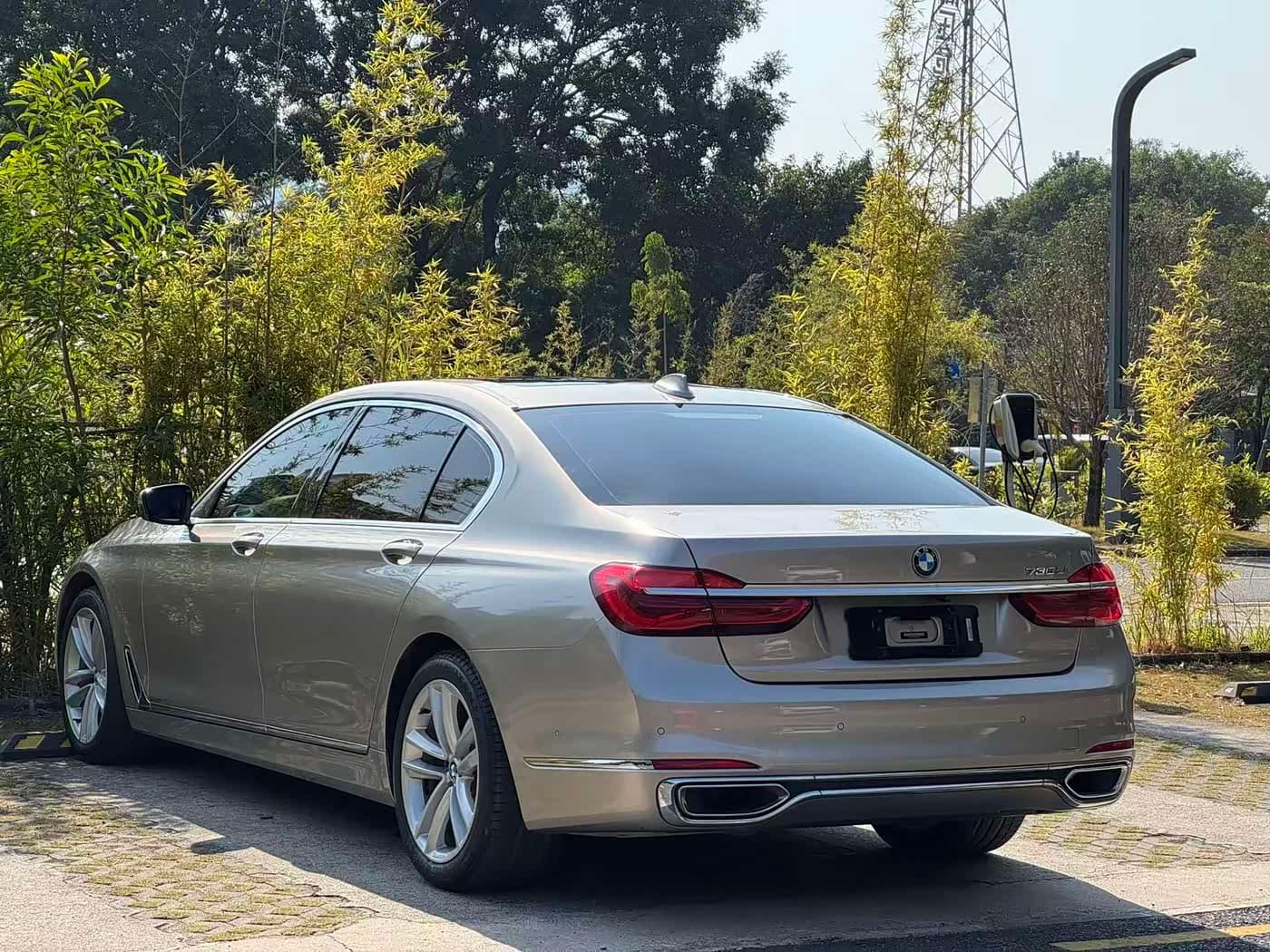 BMW 7 Series 2019 — Фото 14/16