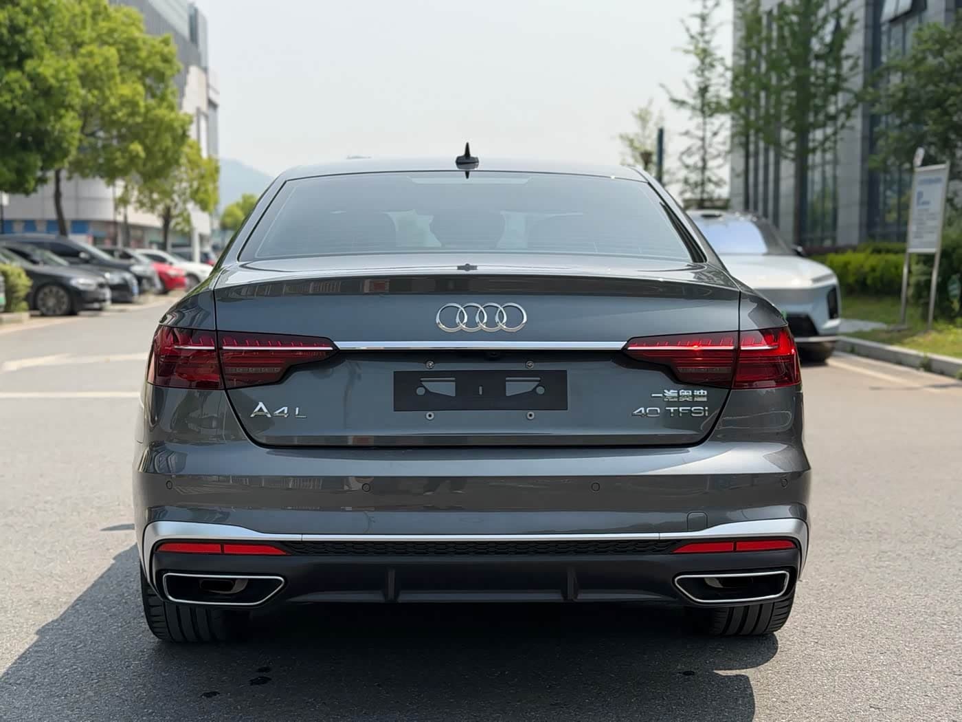 Audi A4L 2022 — Фото 17/18