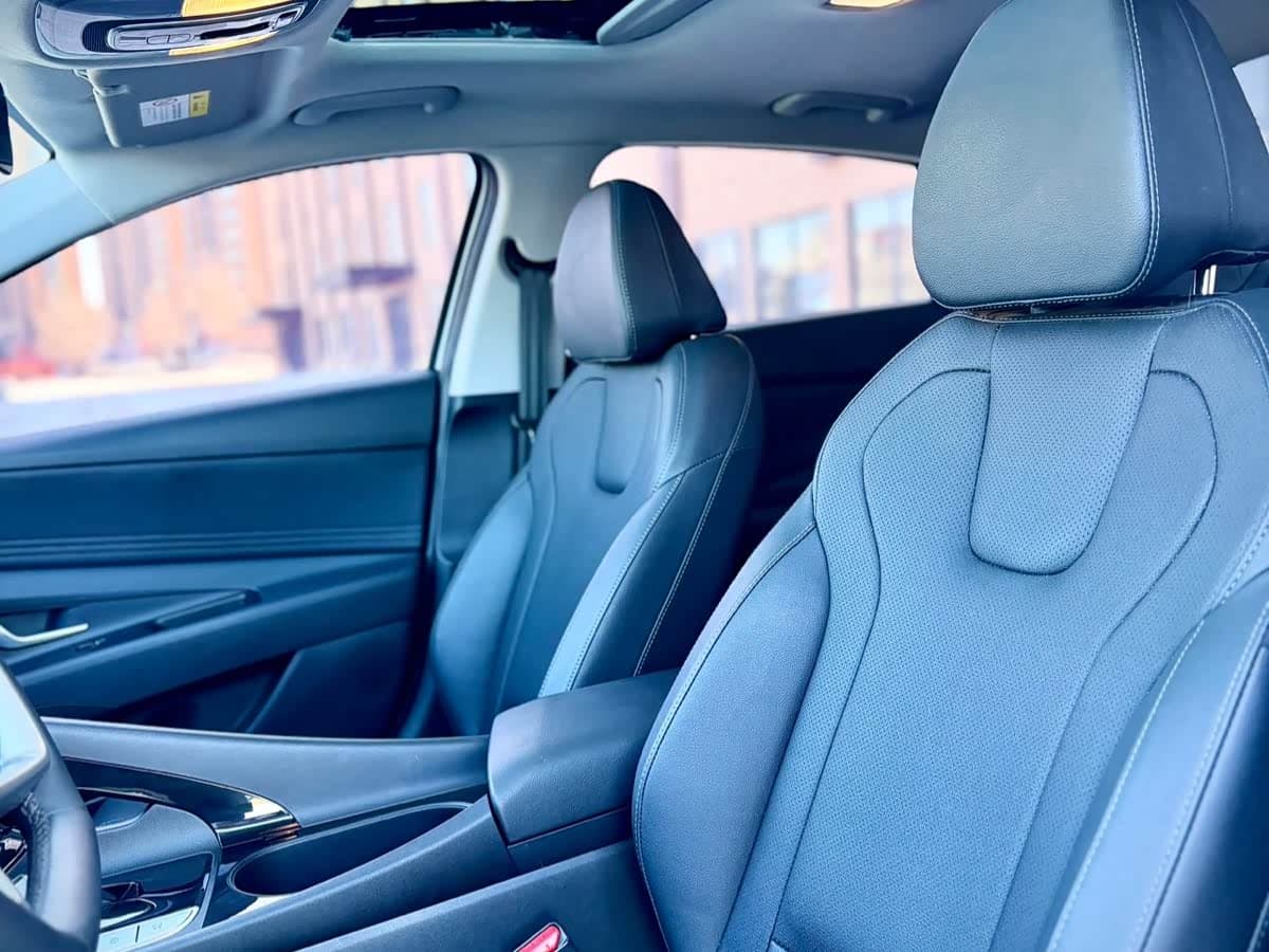 Hyundai Elantra 2023 — Фото 14/20
