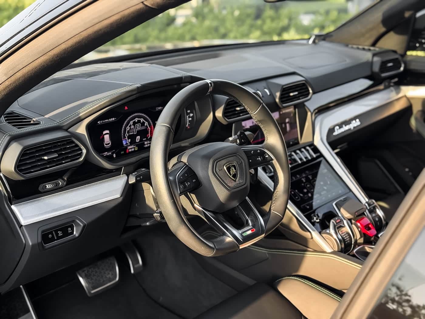 Lamborghini Urus 2019 — Фото 11/18