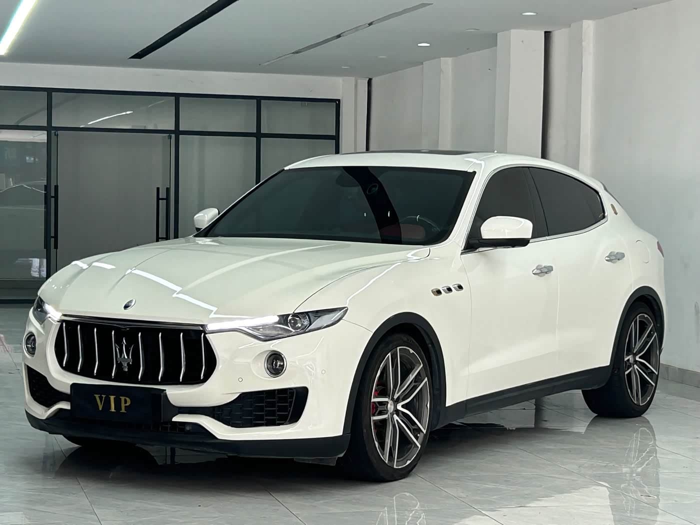 Maserati Levante 2019 — Фото 1/9