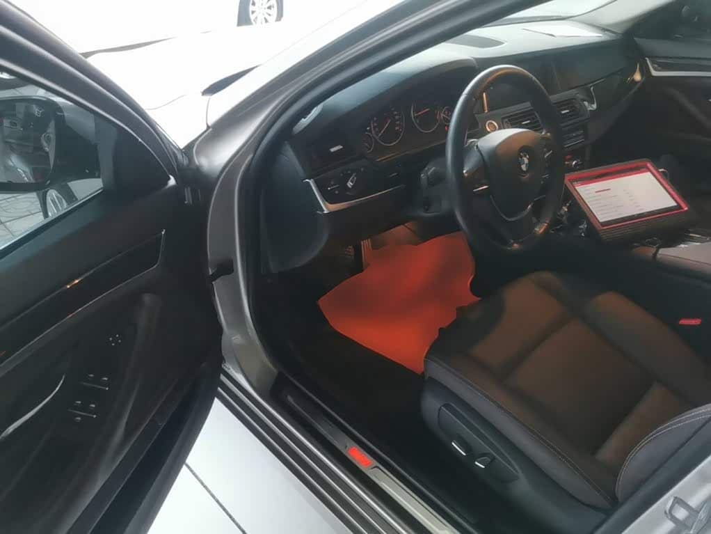 BMW 5 Series 2015 — Фото 15/20