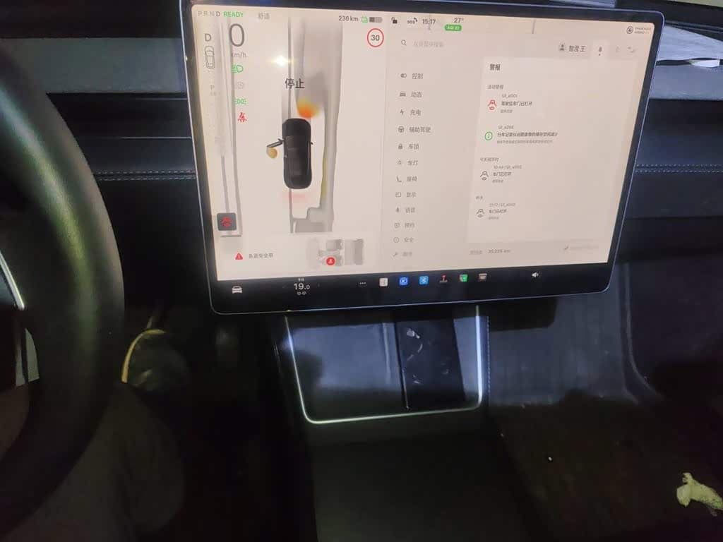 Tesla Model Y 2025 — Фото 9/20