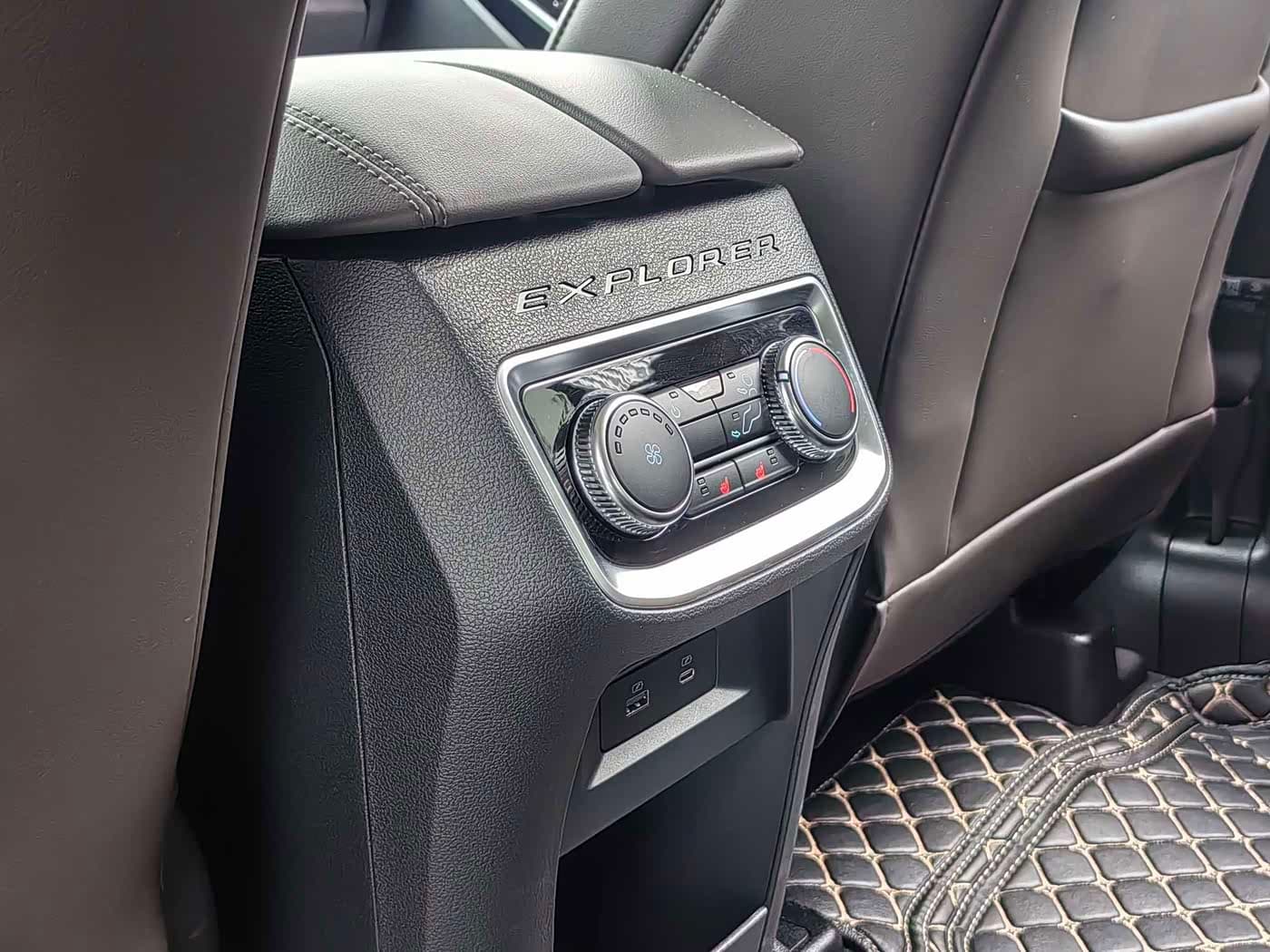 Ford Explorer 2025 — Фото 10/20