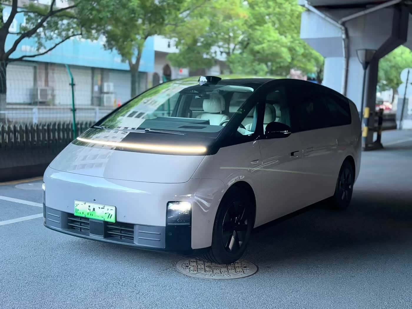 Li Auto MEGA, 2025