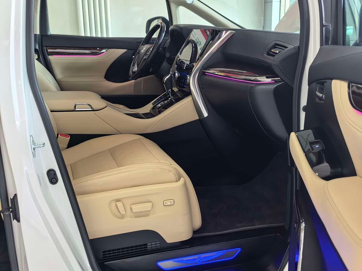 Toyota Alphard 2021 — Фото 16/20