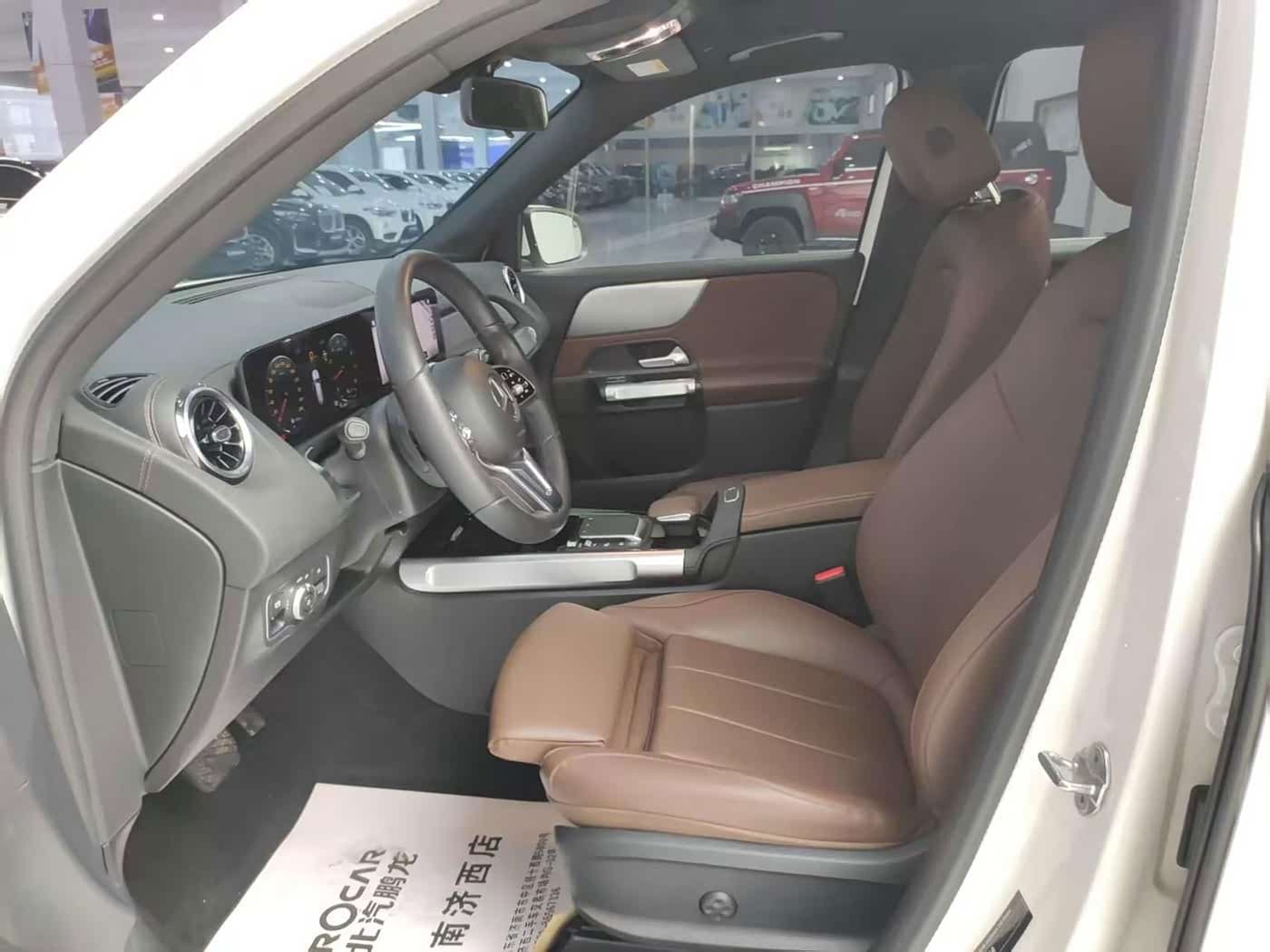 Mercedes-Benz GLB 2023 — Фото 17/20