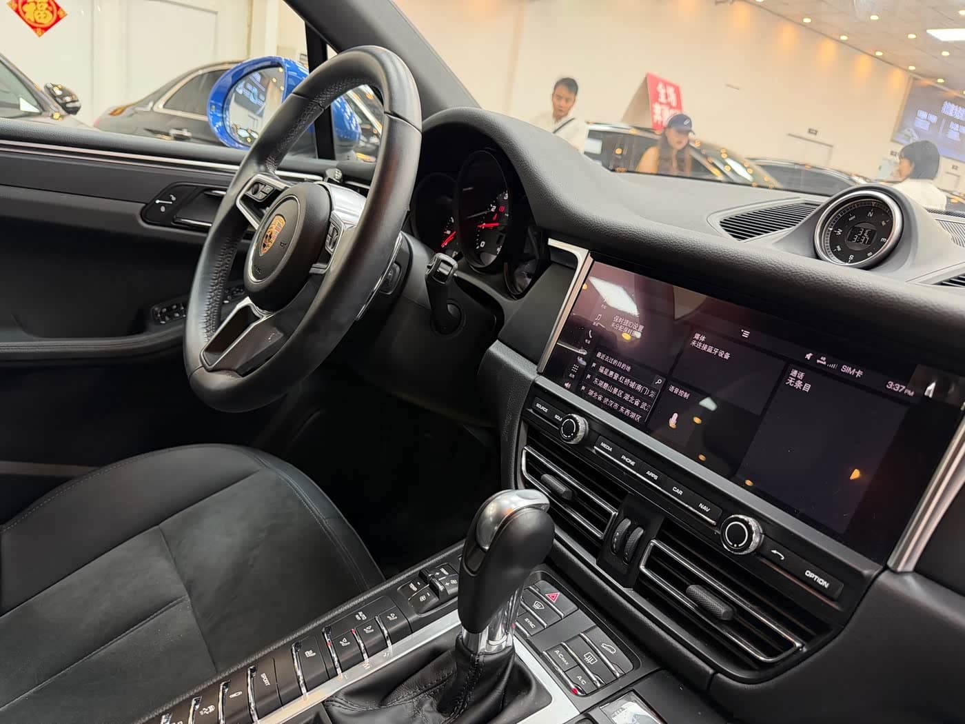 Porsche Macan 2019 — Фото 18/20