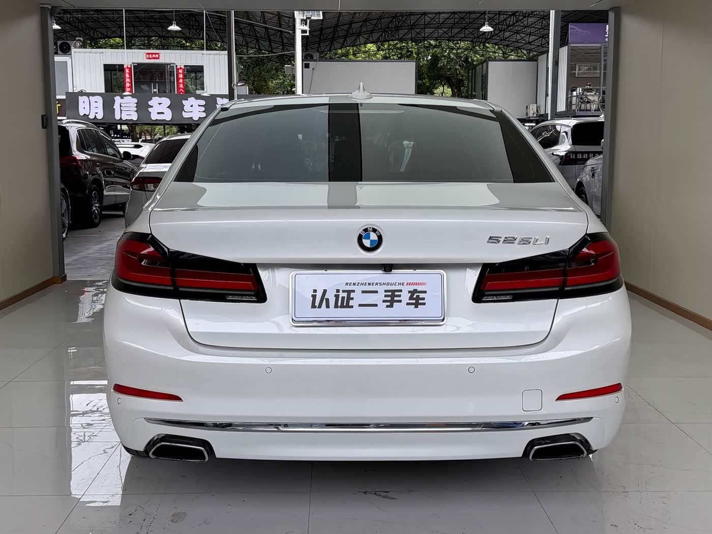 BMW 5 Series 2019 — Фото 19/20