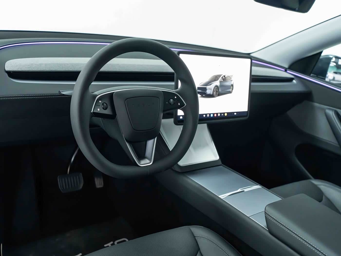 Tesla Model Y 2025 — Фото 7/9