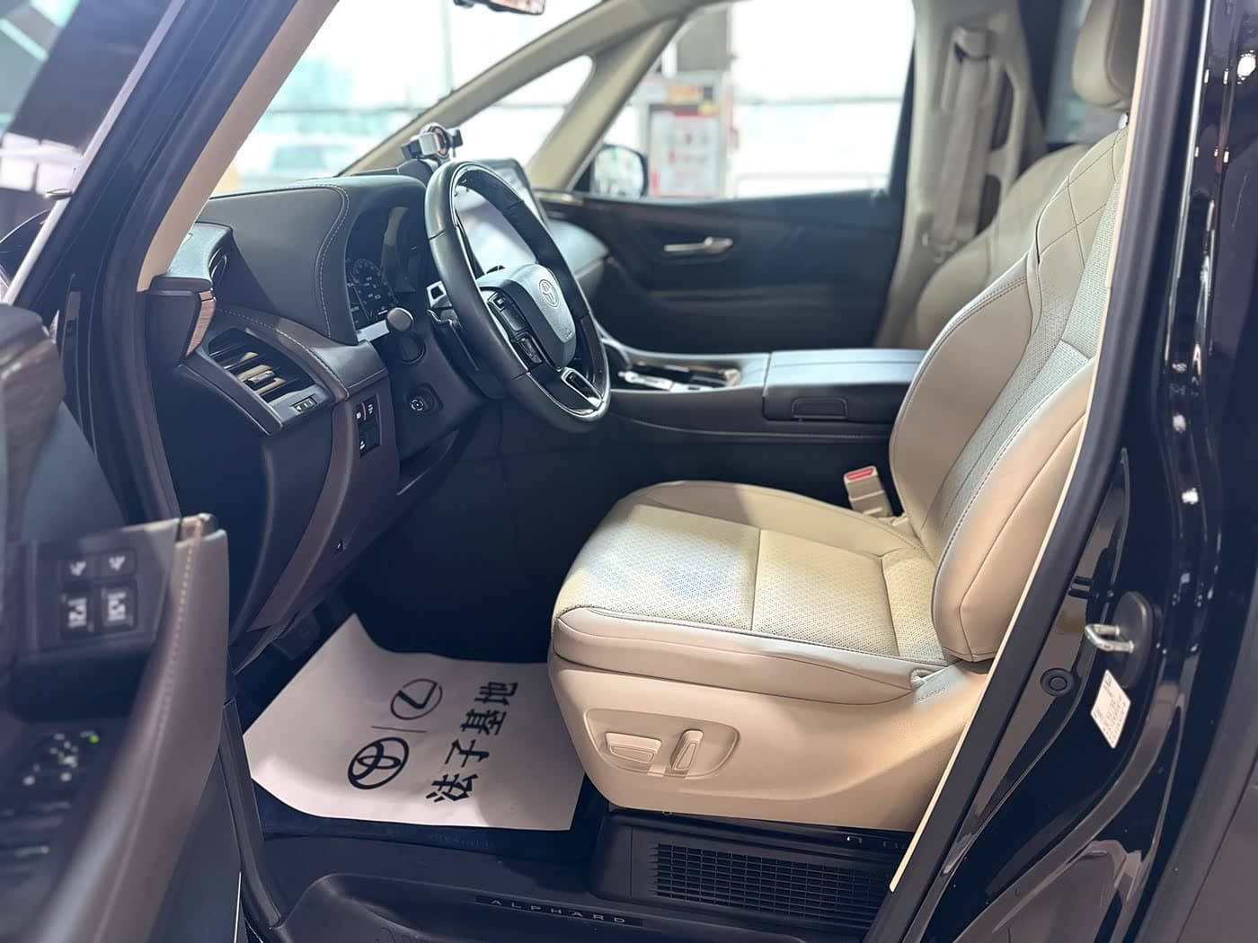 Toyota Alphard 2023 — Фото 15/20