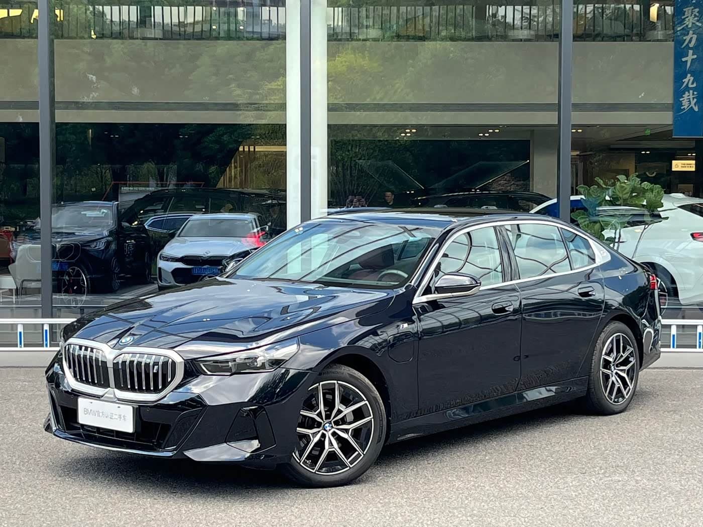 BMW i5 2025 — Фото 1/15