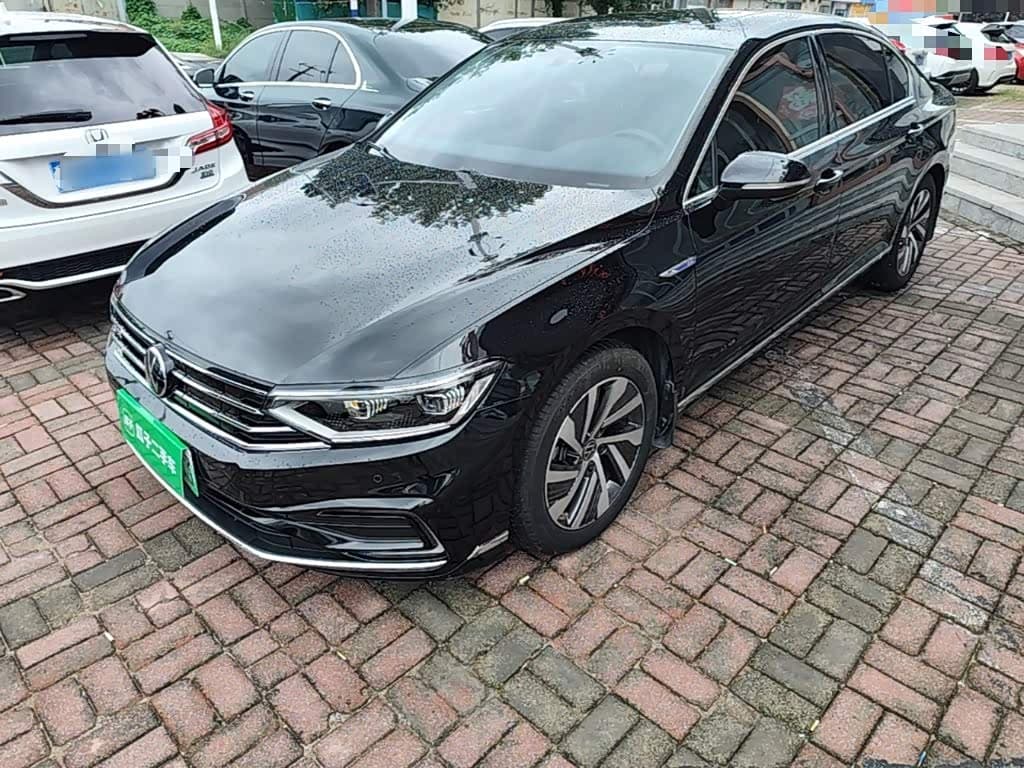 Volkswagen Magotan GTE Plug-in Hybrid 2023 — Фото 1/20