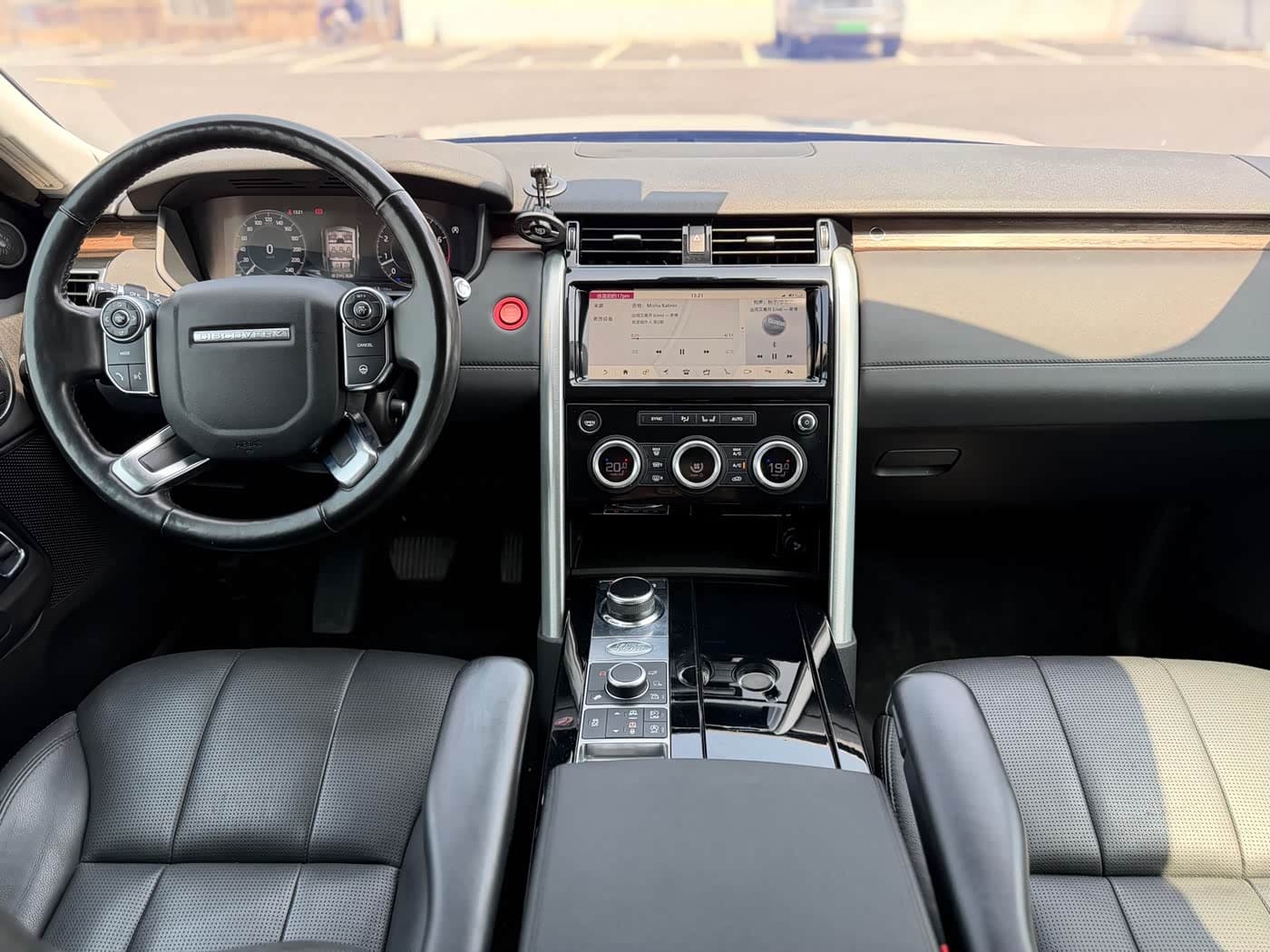 Land Rover Discovery 2019 — Фото 7/9