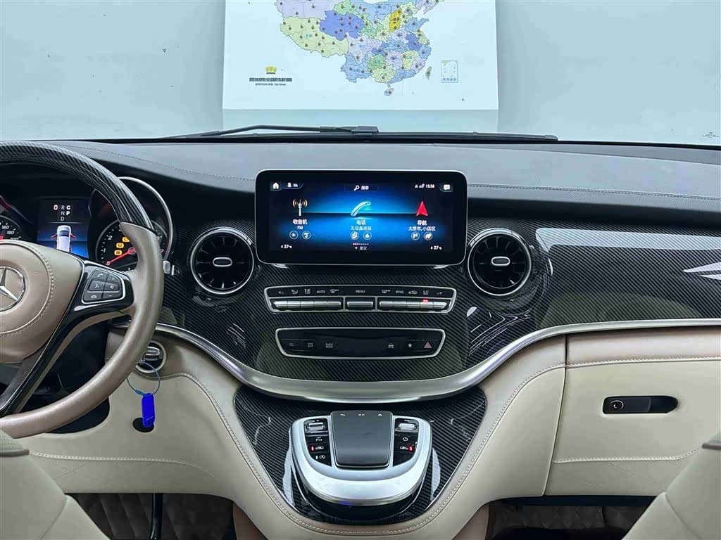 Mercedes-Benz V-Class 2023 — Фото 10/20
