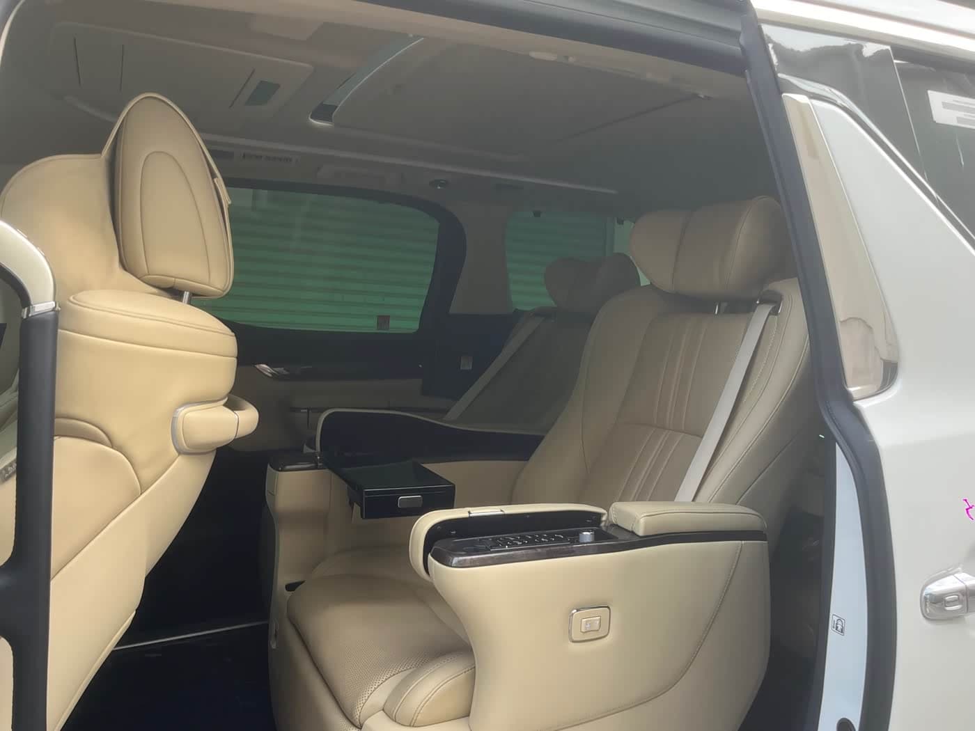 Toyota Vellfire 2023 — Фото 8/15
