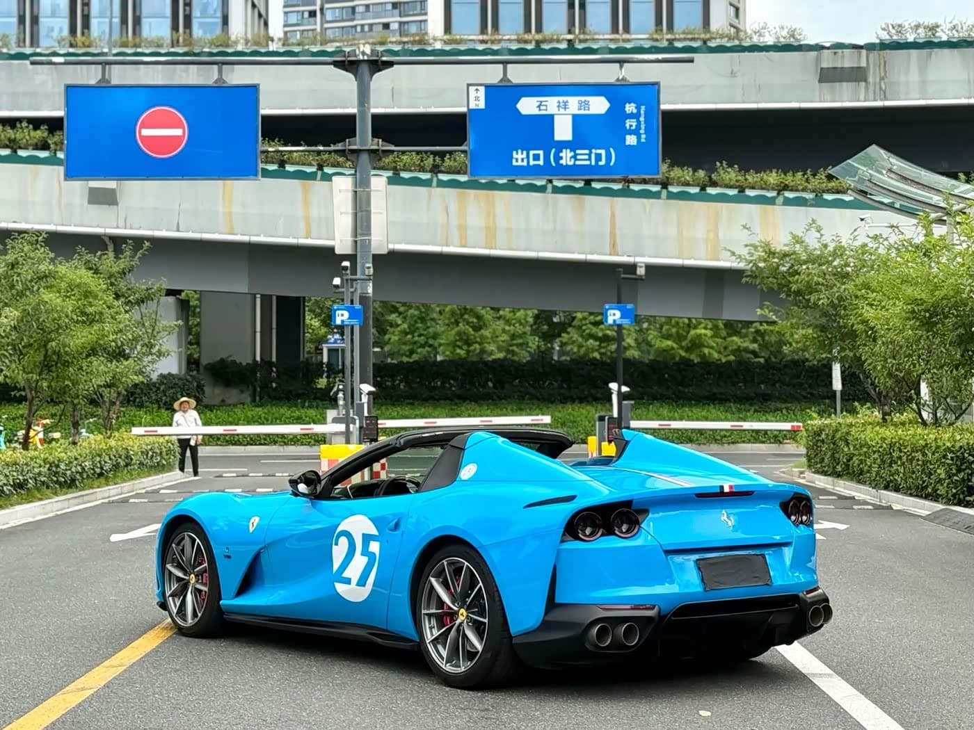 Ferrari 812 2023 — Фото 9/9