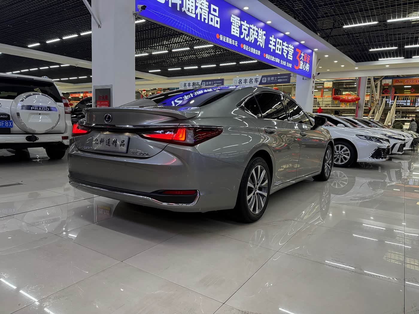 Lexus ES 2020 — Фото 5/16