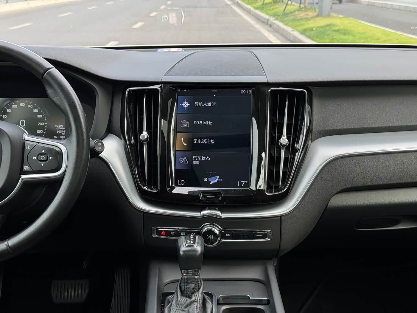 Volvo XC60 2018 — Фото 8/19