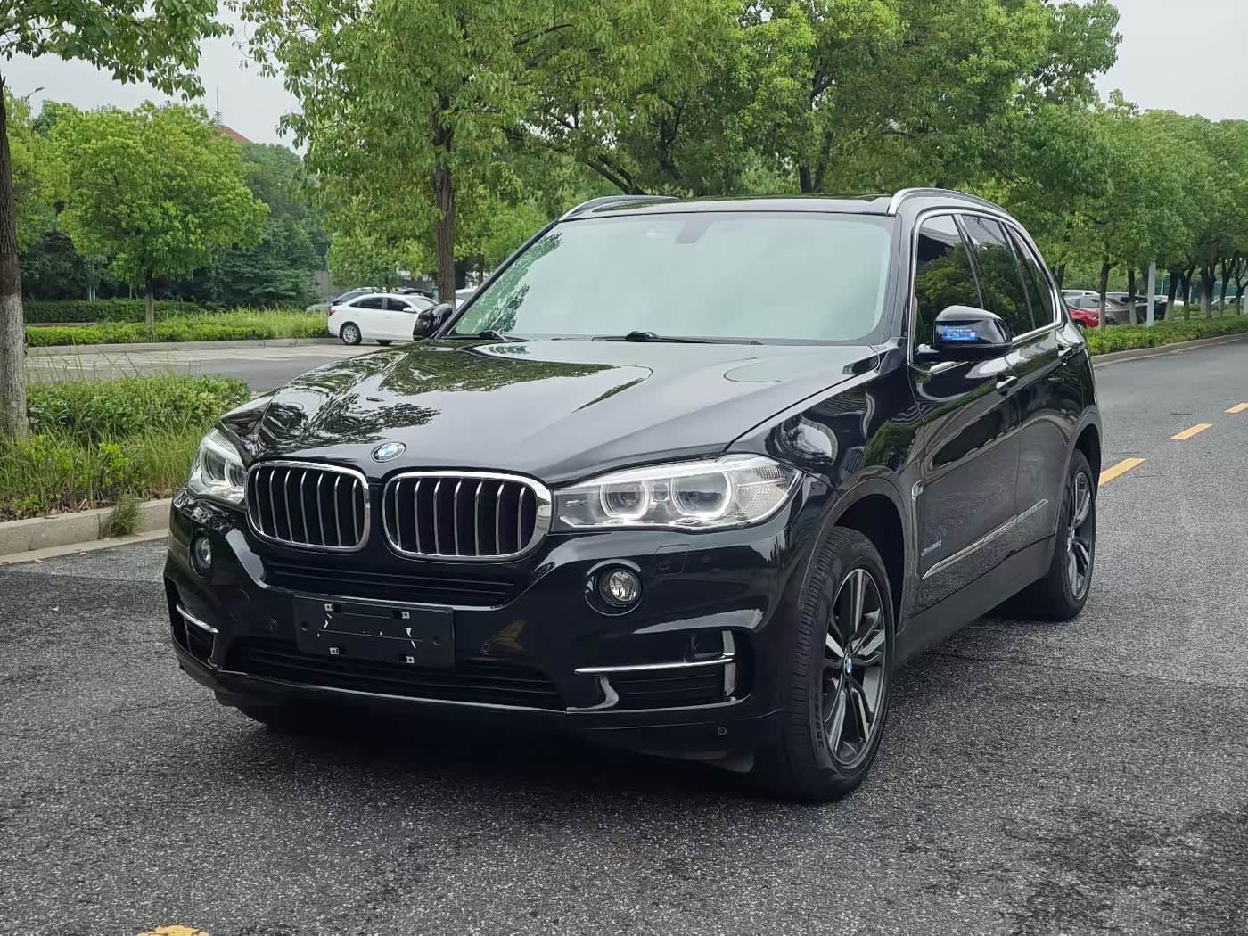 BMW X5 2018 — Фото 1/20