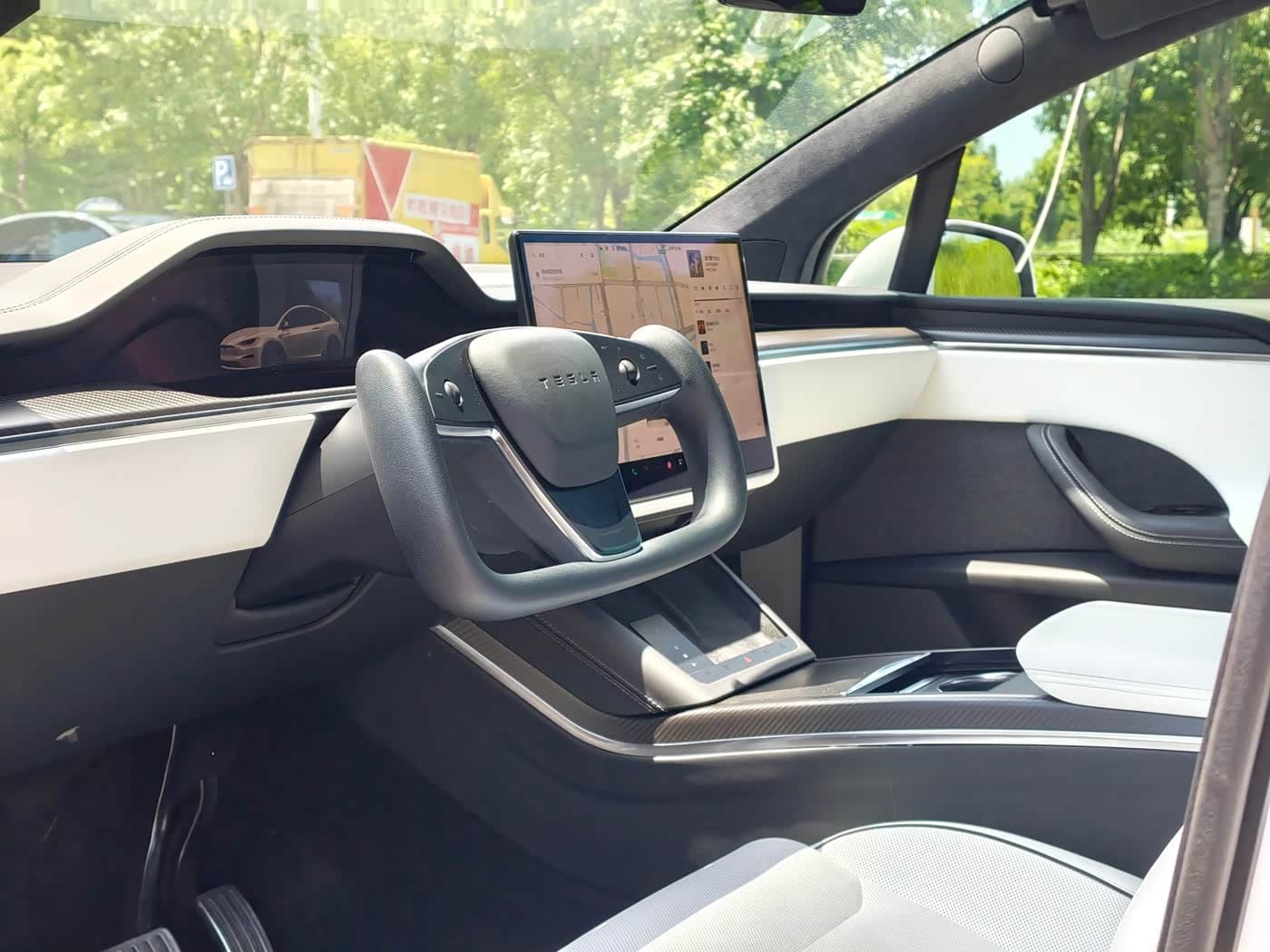 Tesla Model X 2023 — Фото 6/11