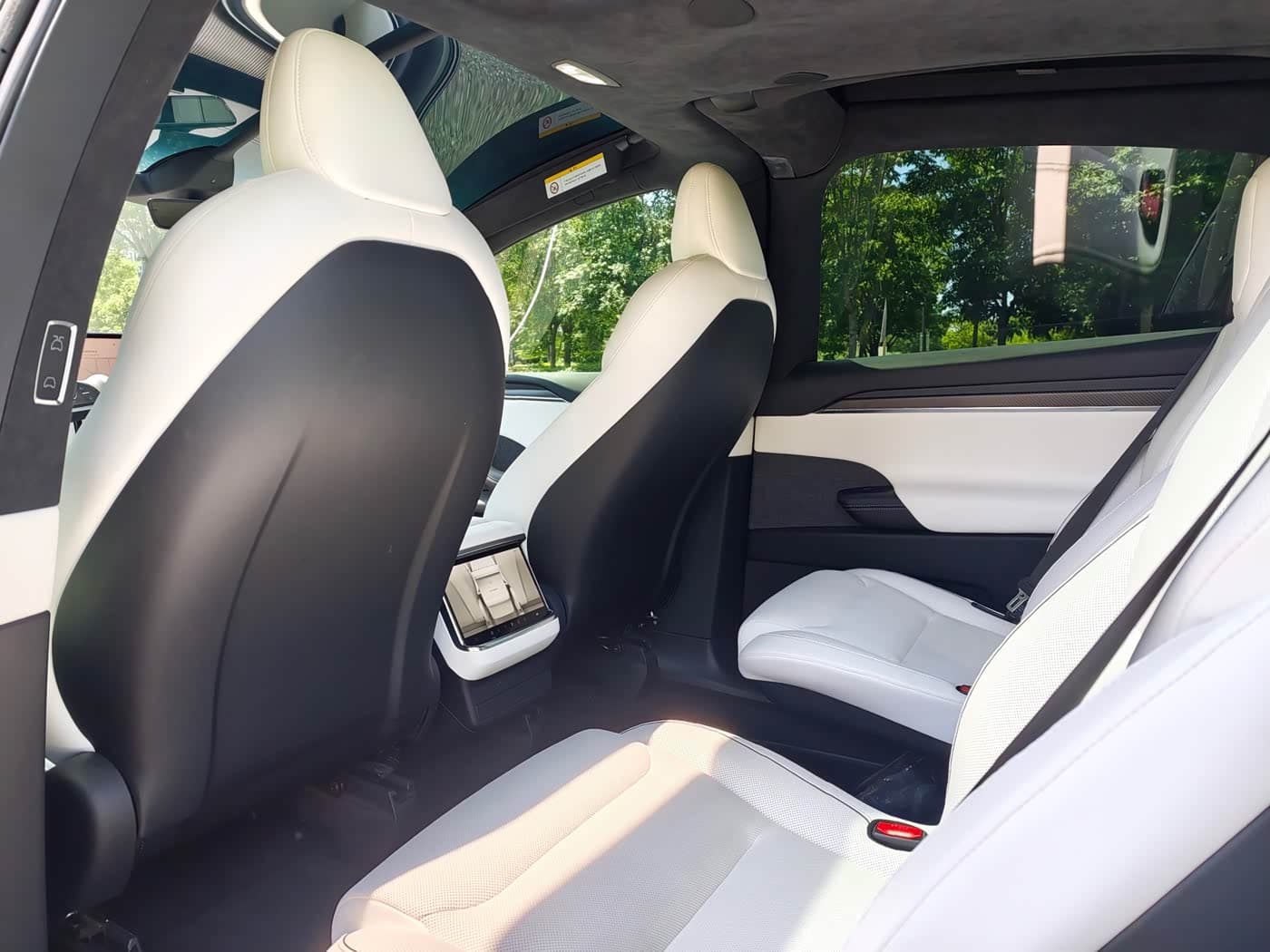 Tesla Model X 2023 — Фото 8/11