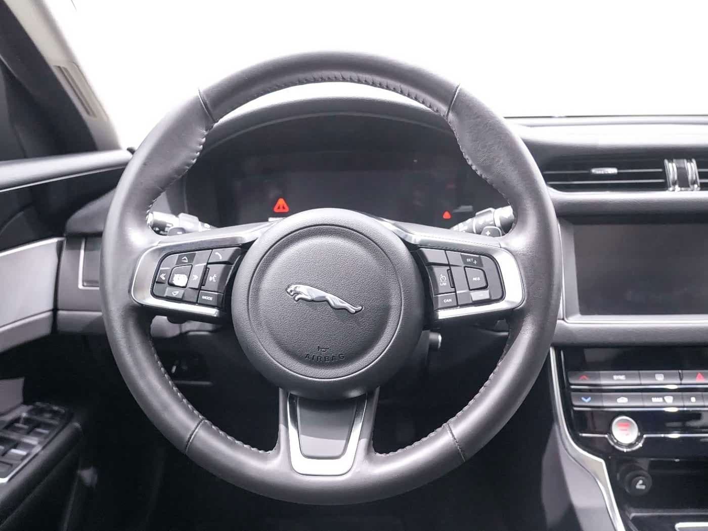 Jaguar XFL 2020 — Фото 17/20