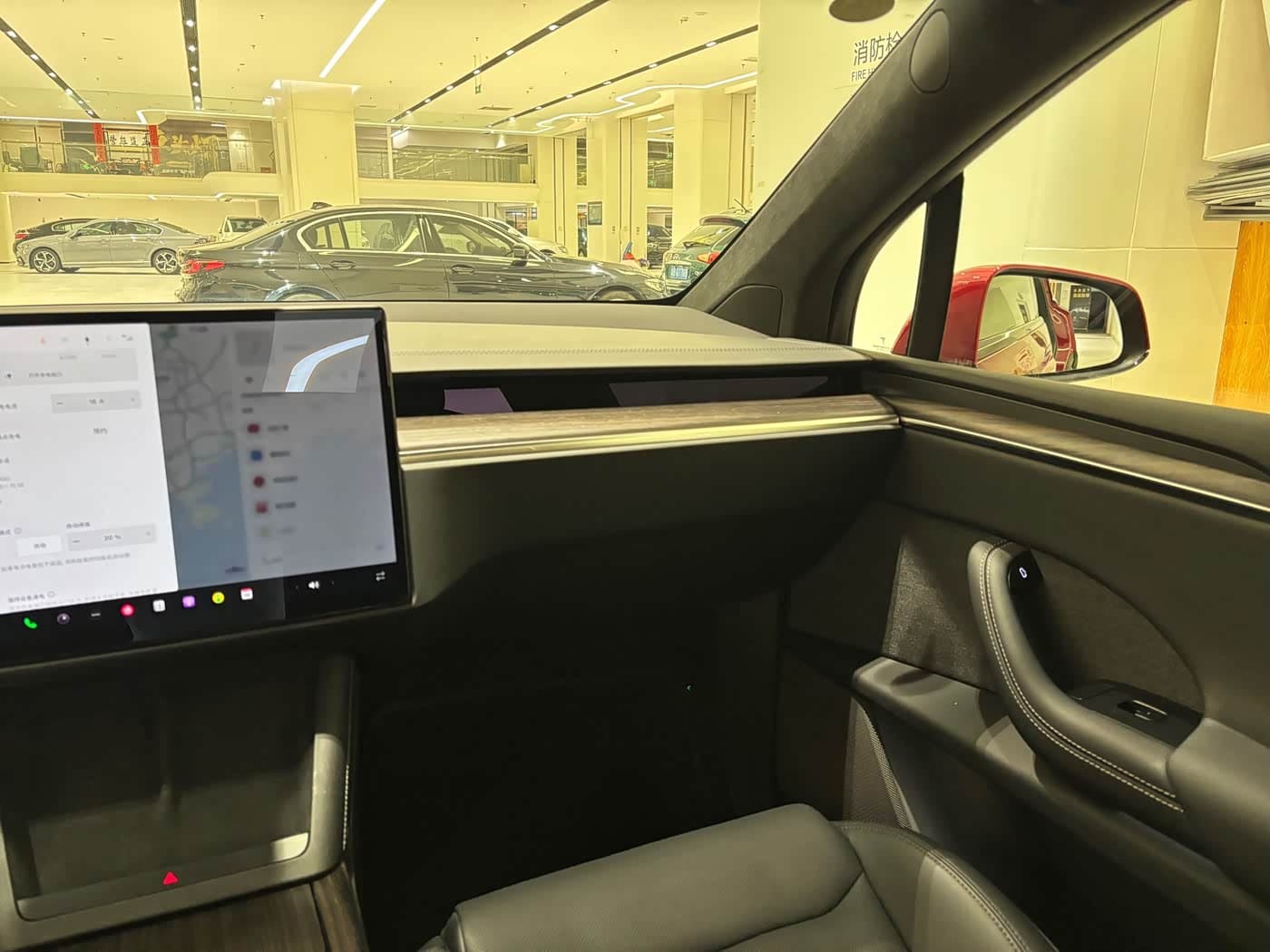 Tesla Model X 2023 — Фото 9/20