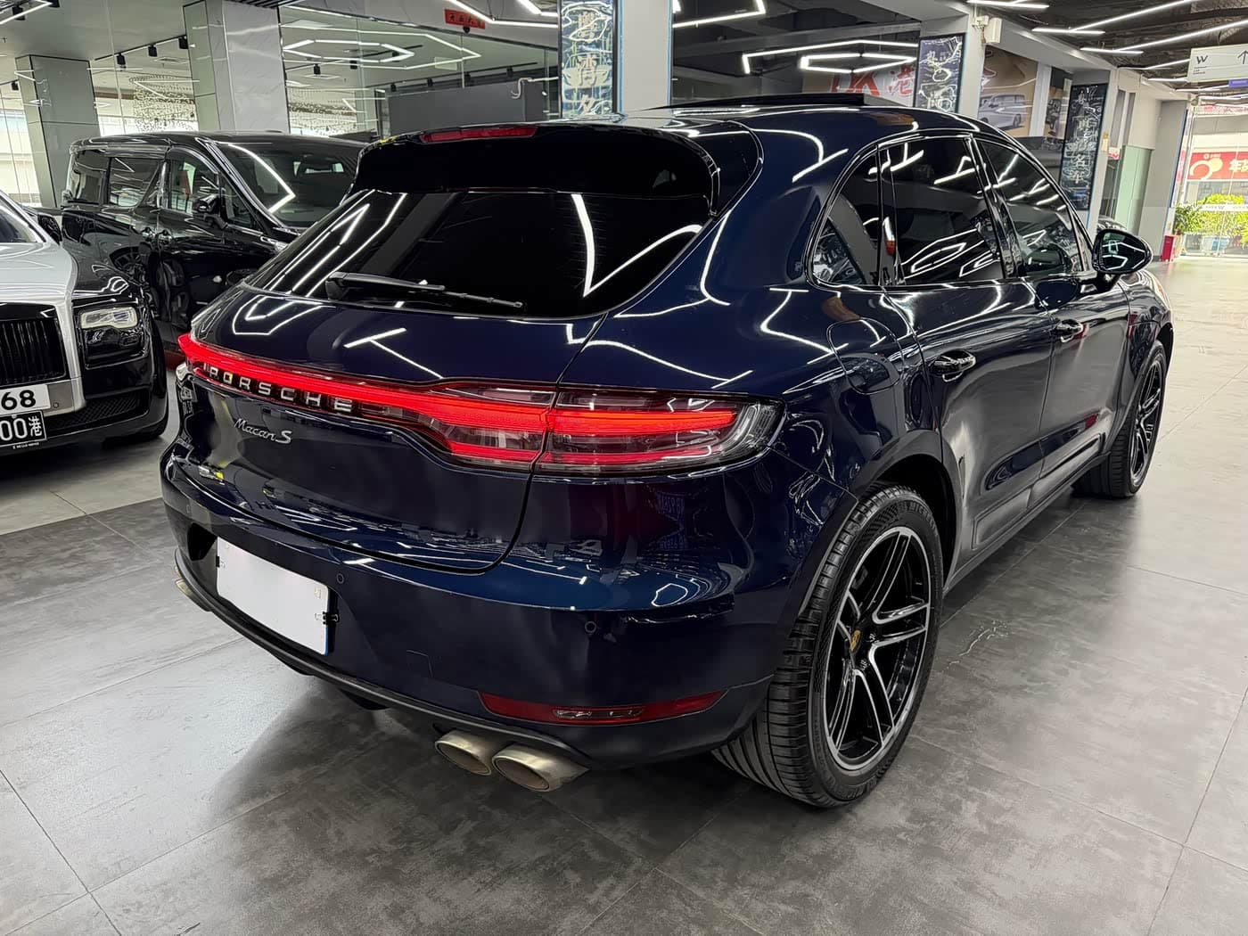 Porsche Macan 2021 — Фото 14/17