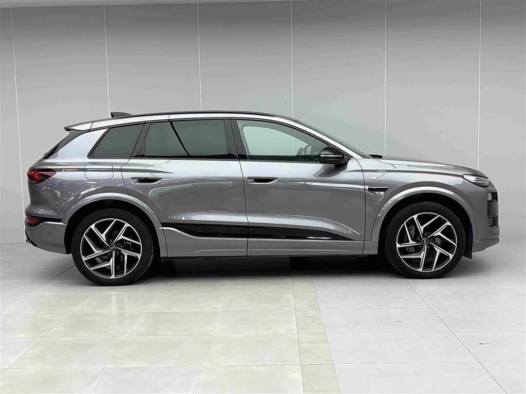 Audi Q6L e-tron 2025 — Фото 2/17