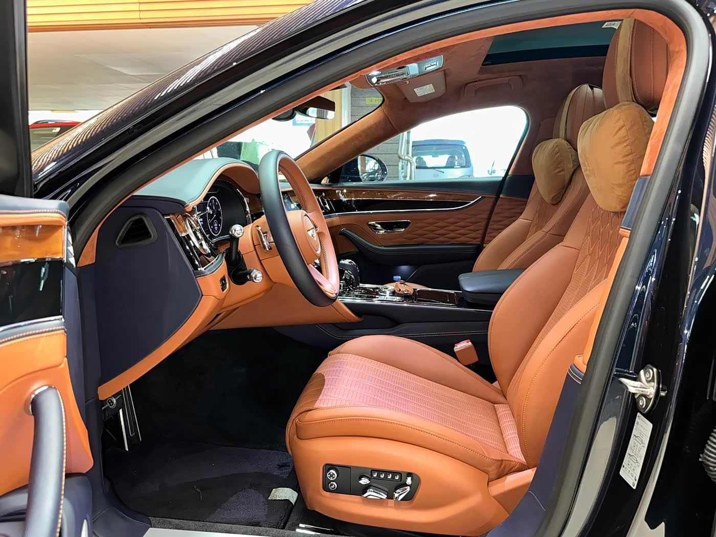 Bentley Flying Spur 2023 — Фото 5/14