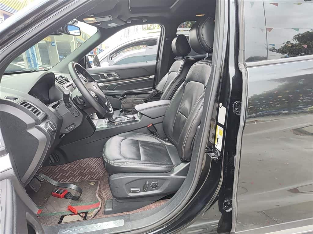 Ford Explorer 2018 — Фото 8/20