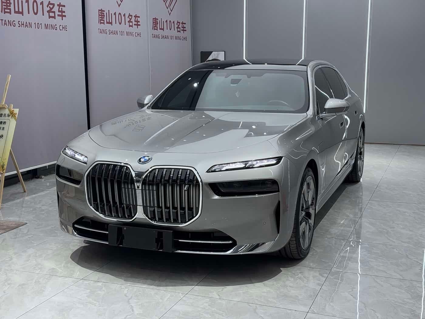 BMW i7 2023 — Фото 1/20