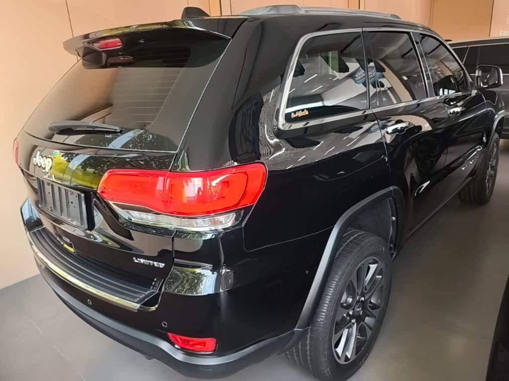 Jeep Grand Cherokee 2019 — Фото 7/20