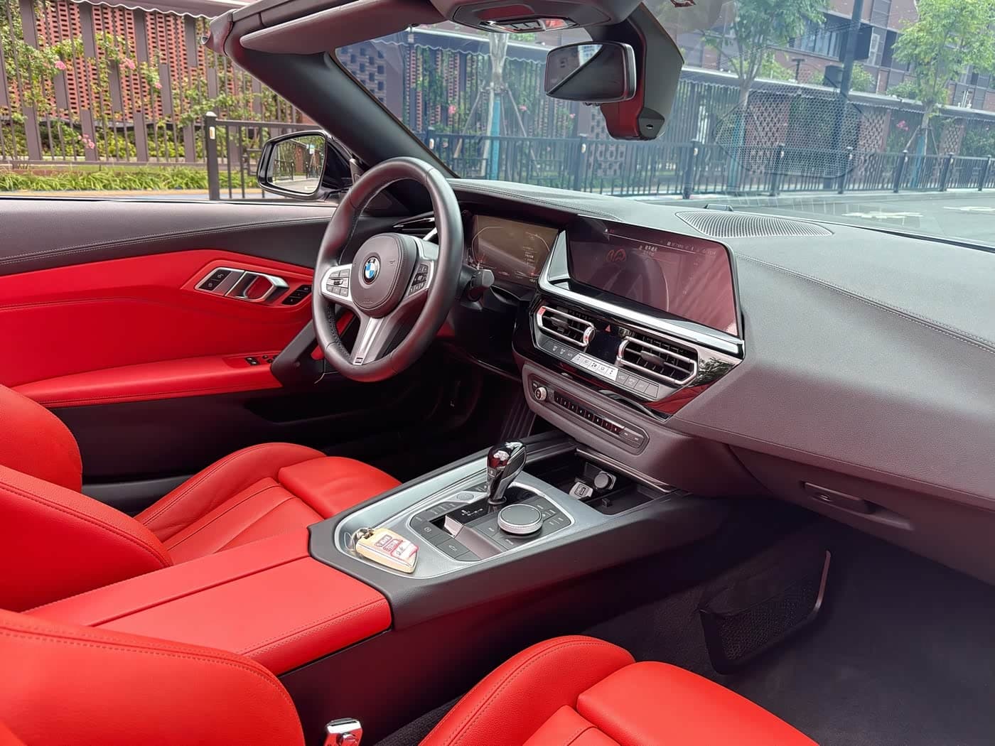 BMW Z4 2023 — Фото 7/10