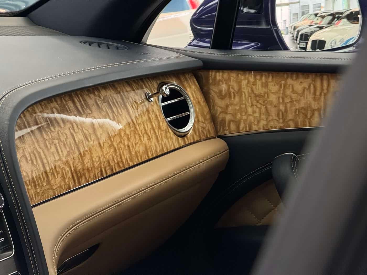 Bentley Bentayga 2018 — Фото 14/19