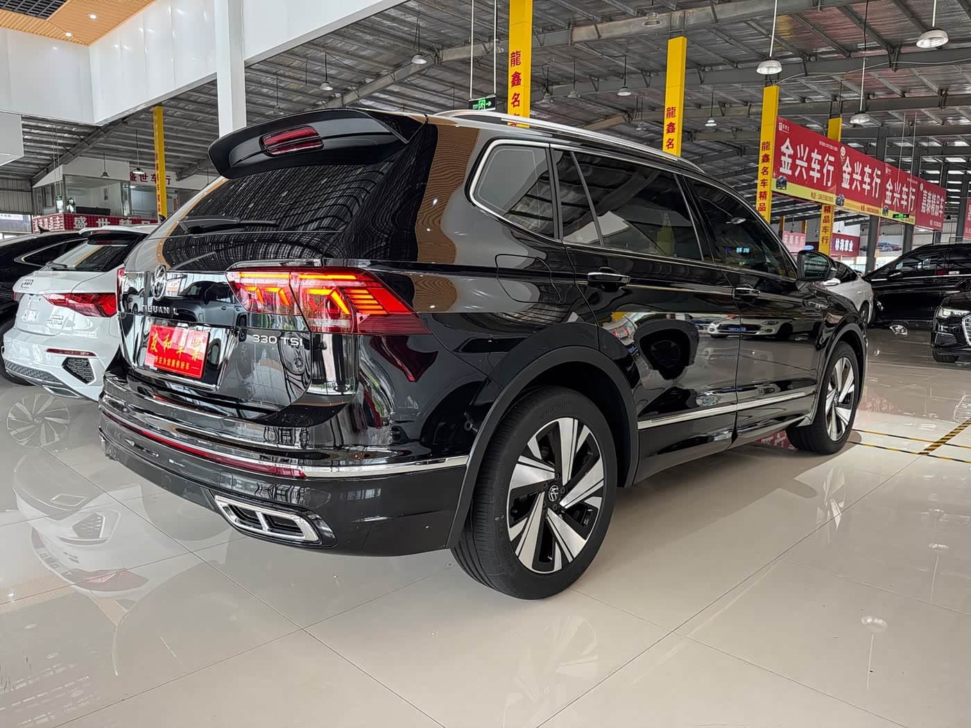Volkswagen Tiguan L 2023 — Фото 11/16