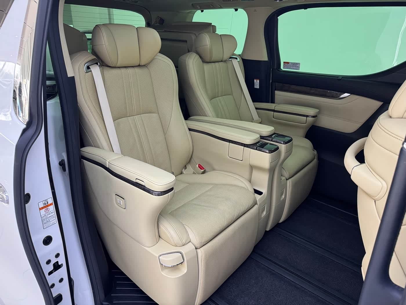 Toyota Alphard 2021 — Фото 14/17