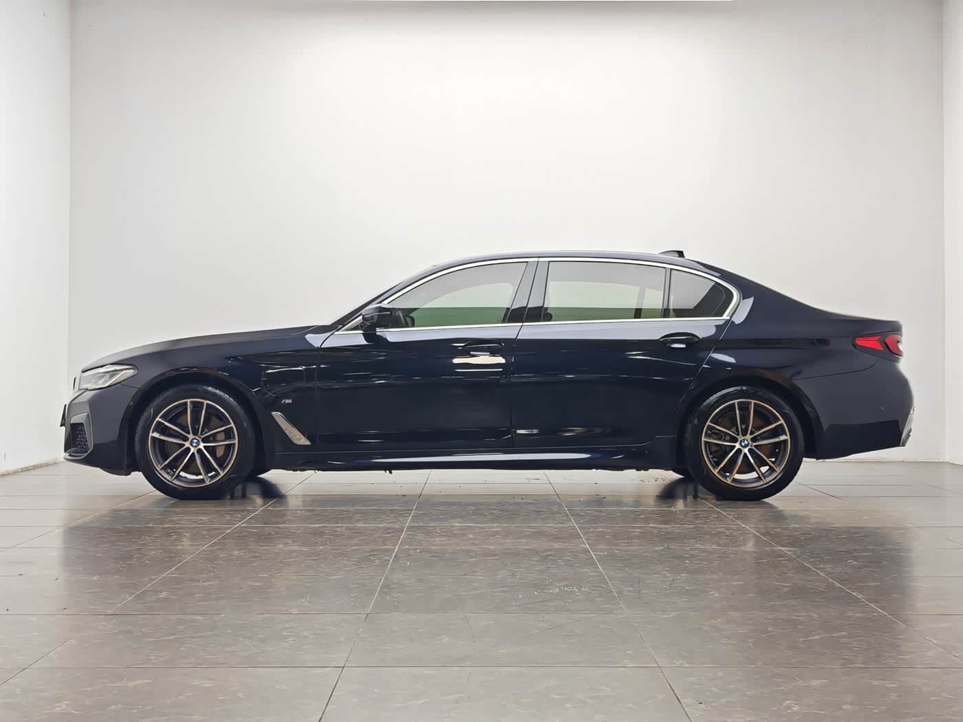 BMW 5 Series New Energy 2021 — Фото 10/20
