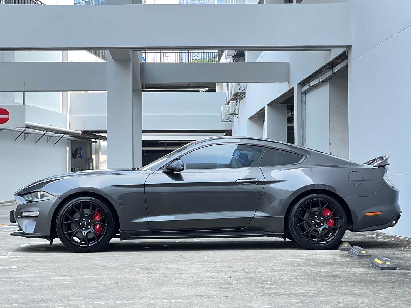 Ford Mustang 2020 — Фото 3/16
