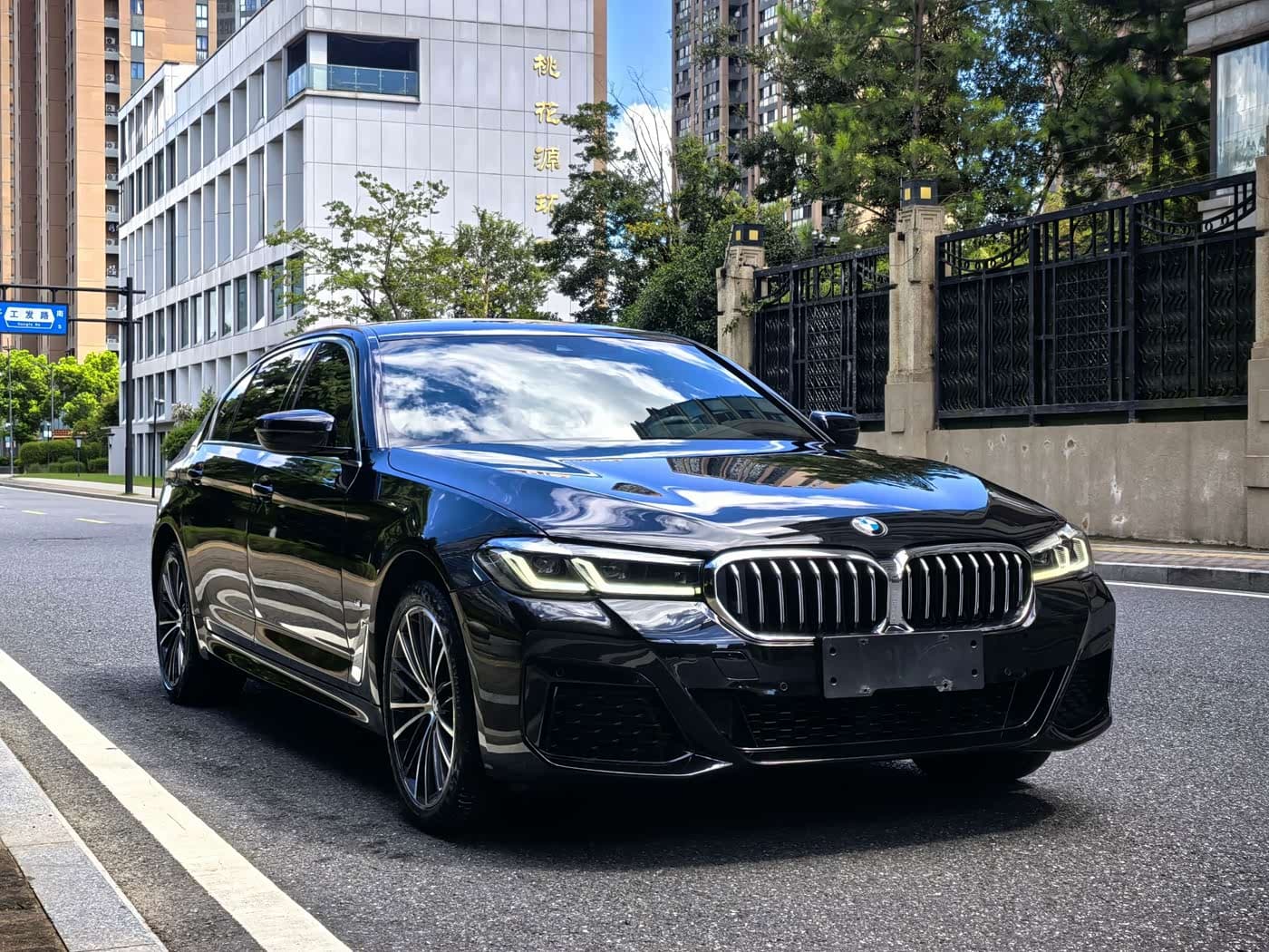 BMW 5 Series 2022 — Фото 3/15