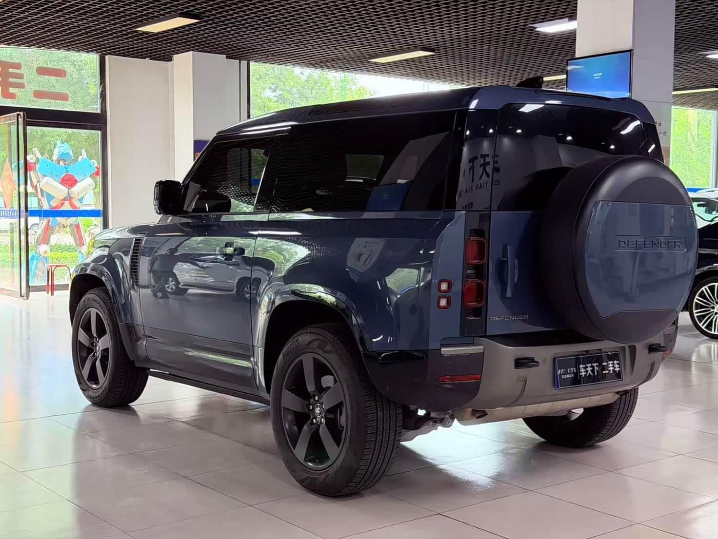 Land Rover Defender 2022 — Фото 5/13