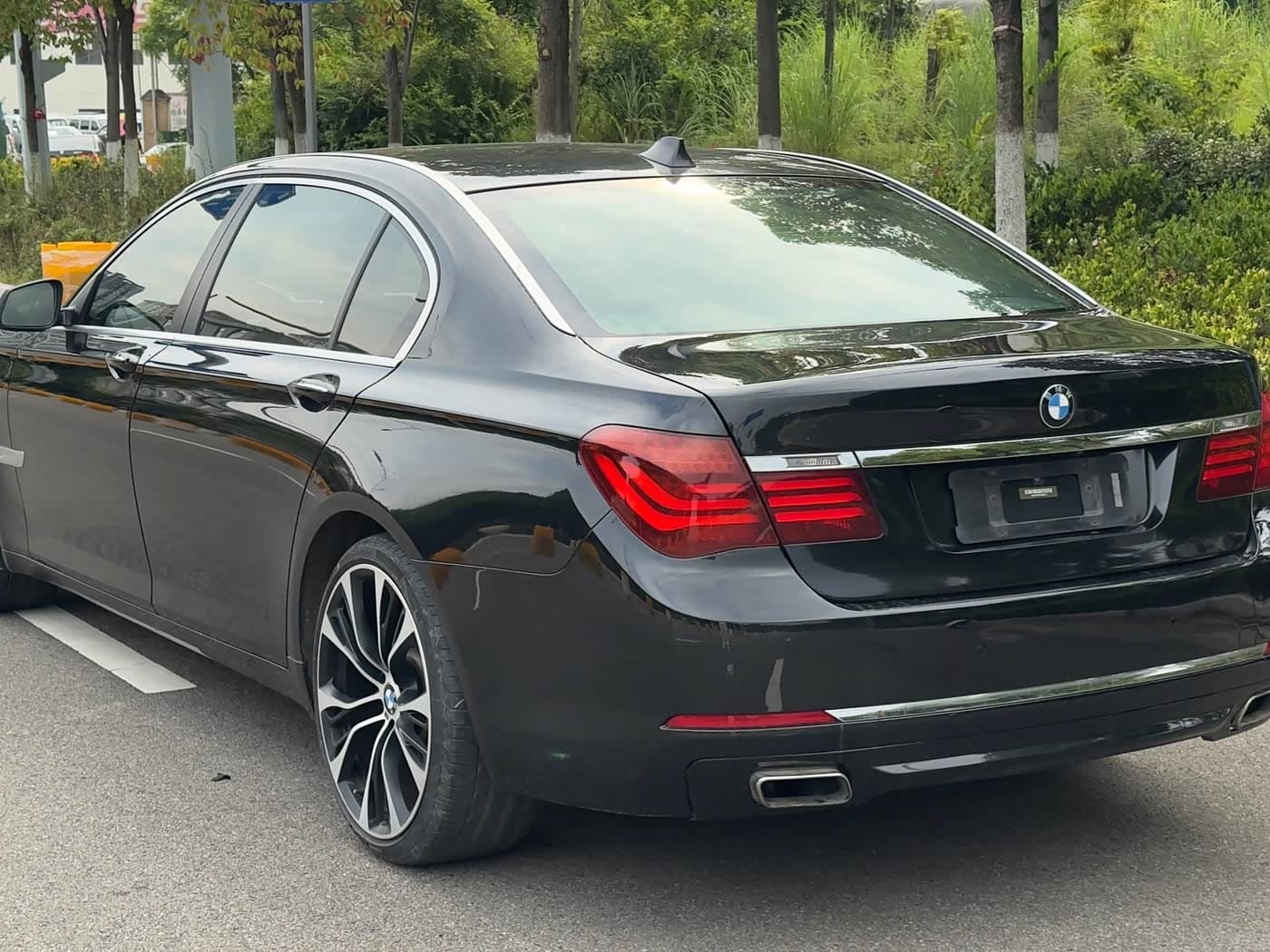BMW 7 Series 2015 — Фото 12/15
