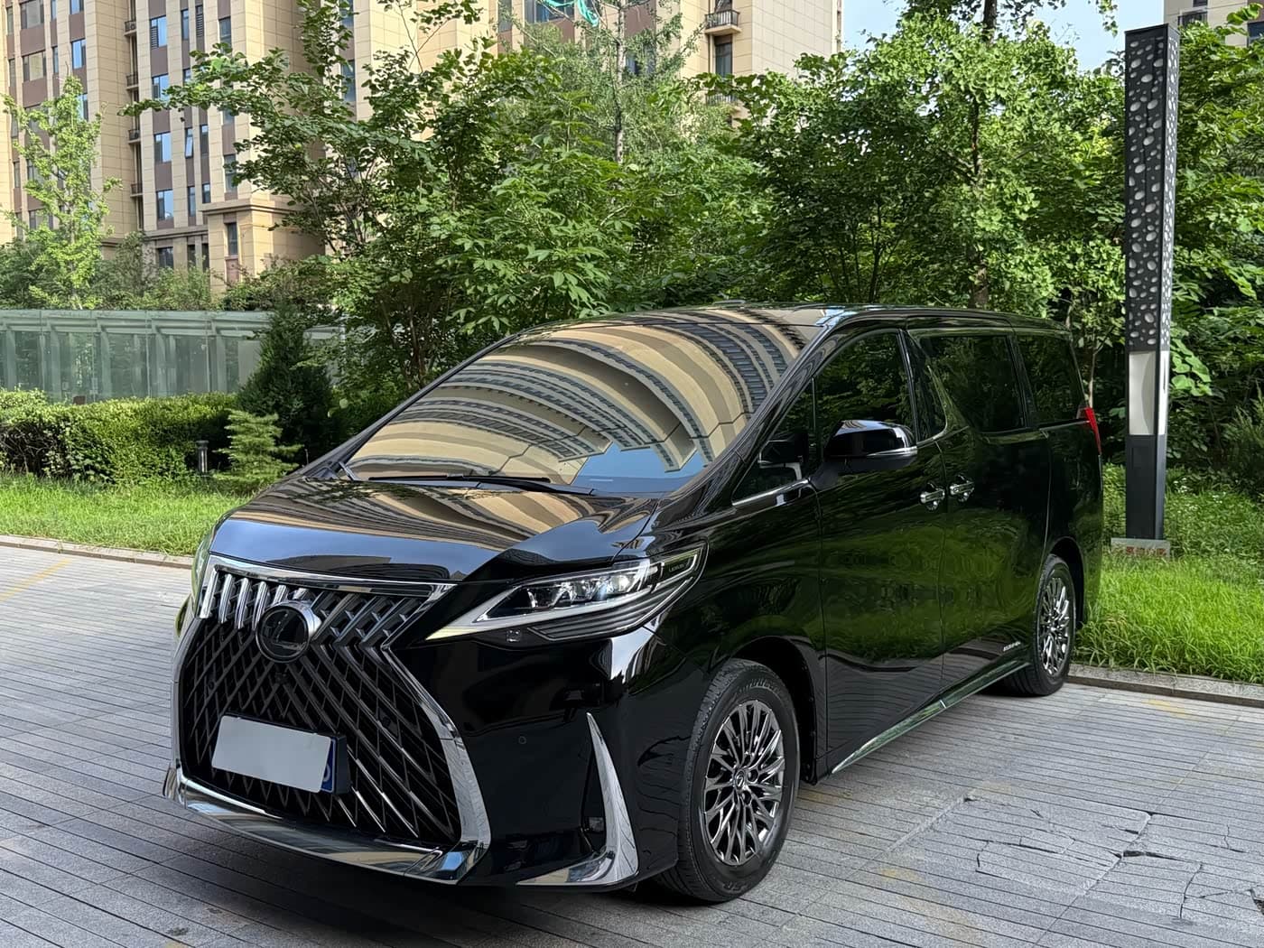 Lexus LM 2021 — Фото 2/18