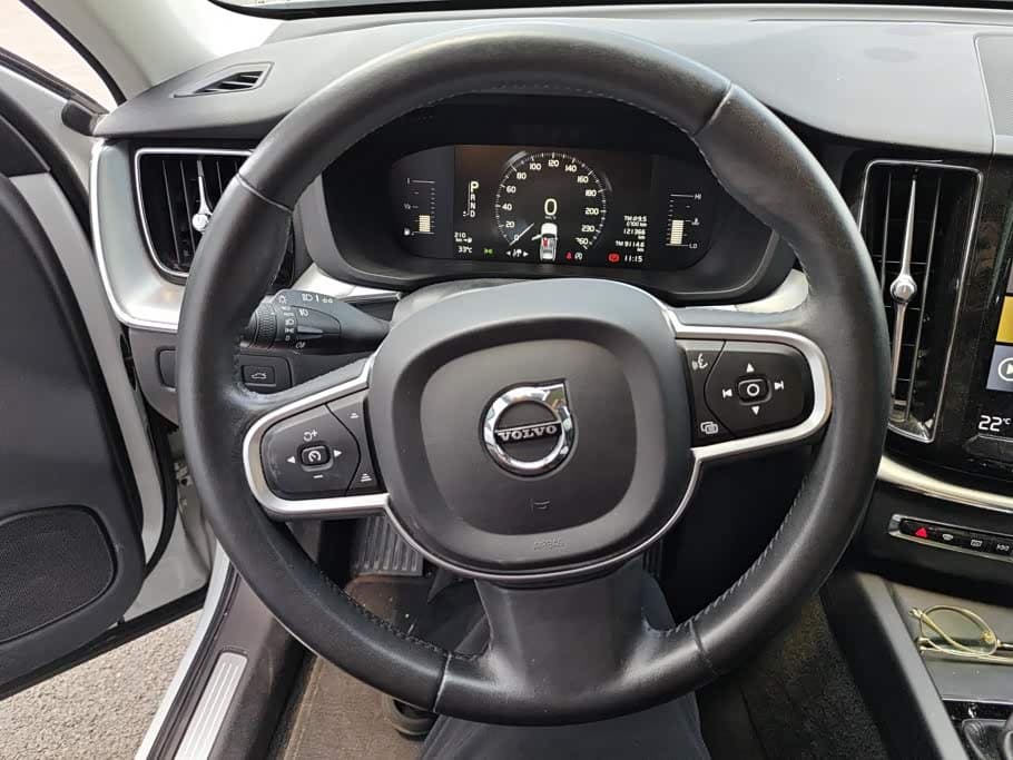 Volvo XC60 2019 — Фото 15/16