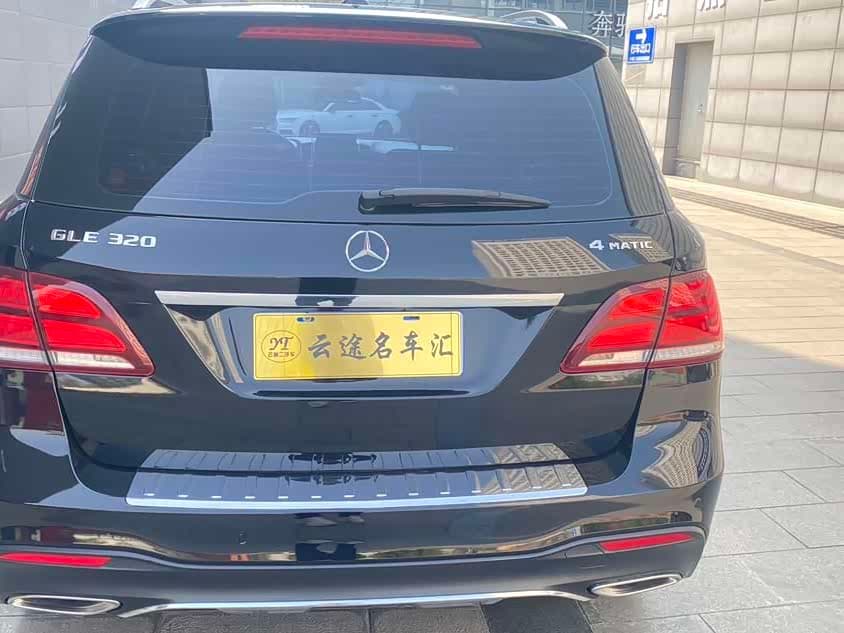 Mercedes-Benz GLE 2017 — Фото 15/17