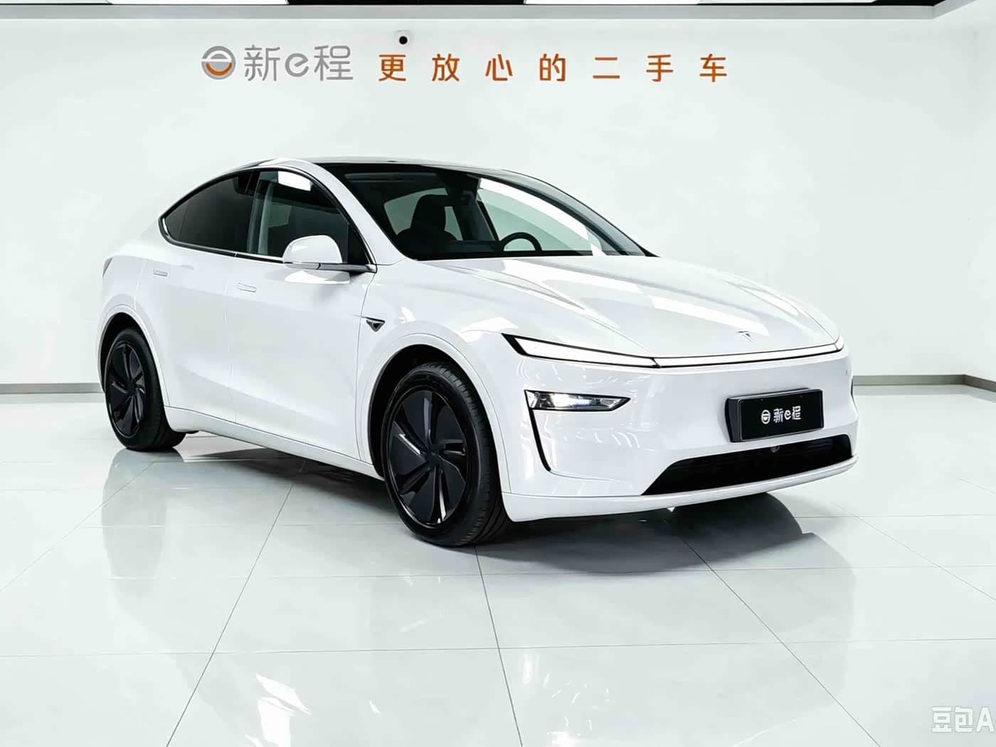 Tesla Model Y 2025 — Фото 3/9