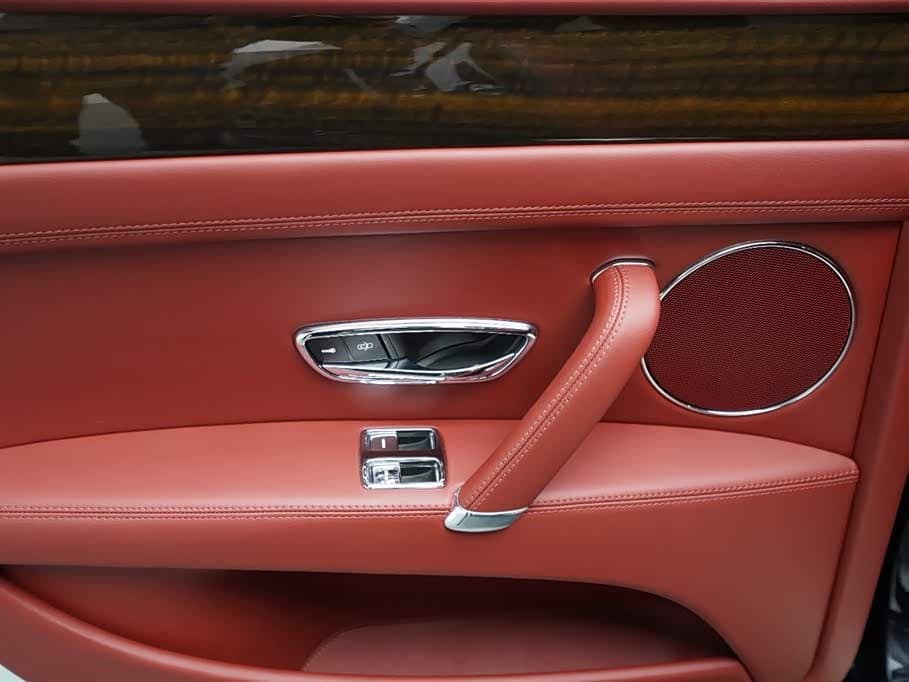 Bentley Flying Spur 2017 — Фото 16/20